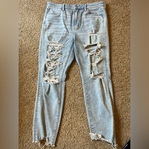 American Eagle Super Stretch Light Blue Distressed Jean Size 14 SHORT